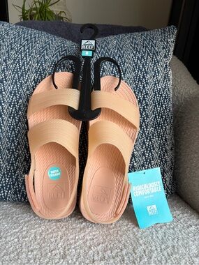 REEF Water Vista Sandal~ size 8